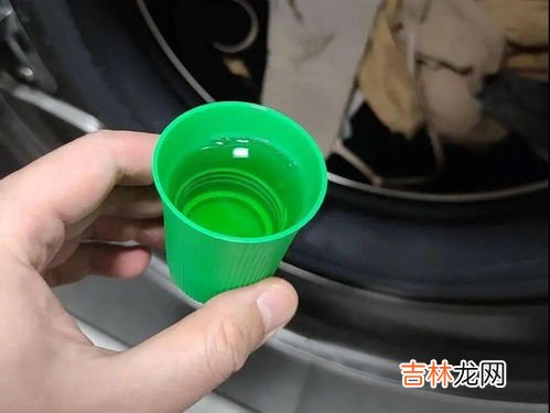 袜子能和衣服一起丢洗衣机吗,袜子和衣服可以一起放在洗衣机里面洗吗