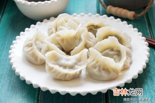 饺子冻成一大坨了怎么分开,饺子速冻后都黏在一起,形成一大块儿,如何解冻?