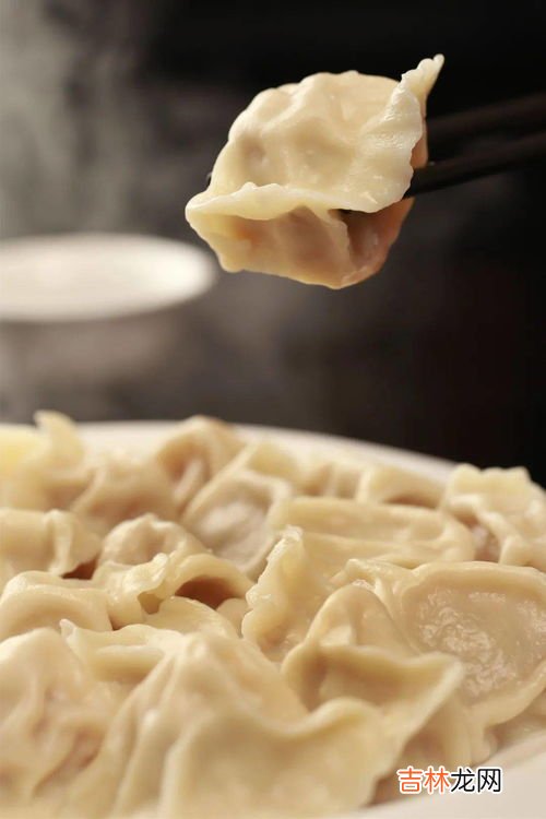 饺子冻成一大坨了怎么分开,饺子速冻后都黏在一起,形成一大块儿,如何解冻?