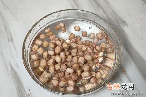 生花生一天吃多少合适,每天吃几粒生花生最好 给大家介绍一下