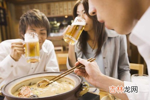 吃皮蛋可以喝啤酒吗,皮蛋能和啤酒一起吃不