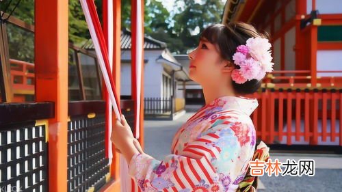 日本和服里面不能穿内衣吗,日本女性穿和服的时候,为什么都不穿内衣?