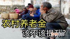 为什么代表建议调整老人免费乘公交,2022年，老年公交卡政策迎来“新调整”，持卡乘车将不再