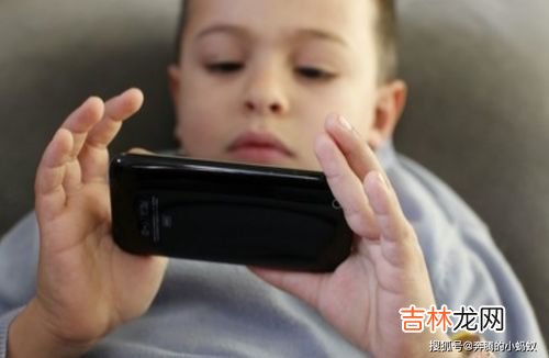 玩17小时手机孩子做心理辅导有用吗,孩子网瘾严重心理咨询有用吗 孩子有网瘾很严重怎么办