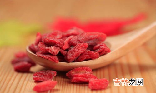 牛奶枸杞可以一起吃吗,牛奶能和枸杞一起煮着吃吗