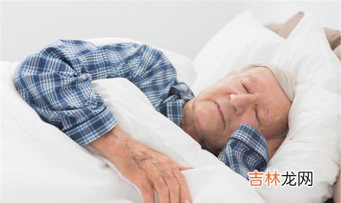 胸毛多是怎么问题,为什么有的男人会长胸毛？