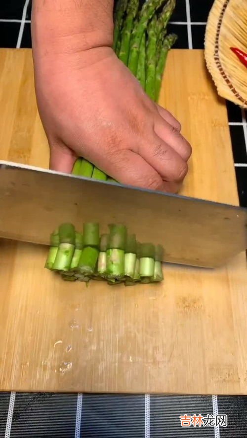 芦笋上的鳞片可以吃吗,芦笋食用前怎么处理