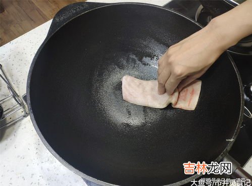 铁锅反复生锈怎么处理,炒菜的铁锅用了好久了还生锈怎么办,