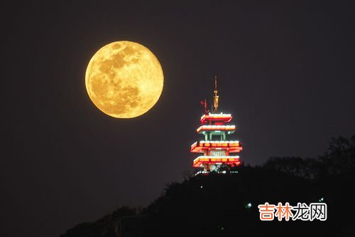 月亮从哪边升起,月亮从哪边升起？