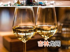 女士喝白葡萄酒还是红葡萄酒,哪种红酒好喝适合女士