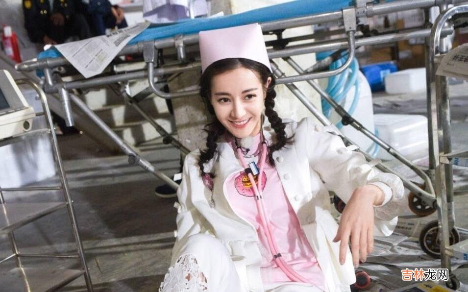 迪丽热巴 热巴这组图我还是第一次见，原来穿上“护士服”的她这么好看