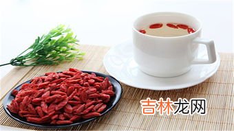 鹿茸，人参，枸杞为70克：3克：180克 人参鹿茸枸杞泡酒比例,用鹿茸，人参，枸杞泡酒，10斤的白酒的配方比例