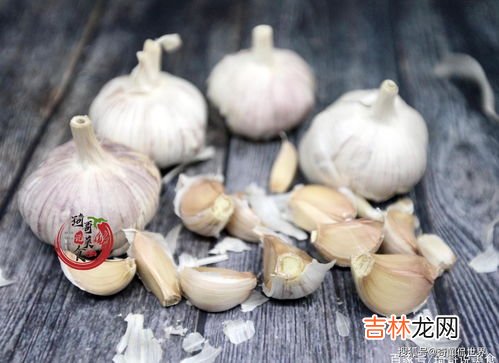大蒜怎样可以储存一年,保存大蒜除了放冰箱，采用哪些妙招能放1年不干瘪不发芽呢？