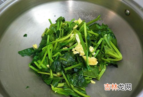 菠菜必须焯水才能吃吗,菠菜是否要焯水 菠菜不焯水可以吃吗