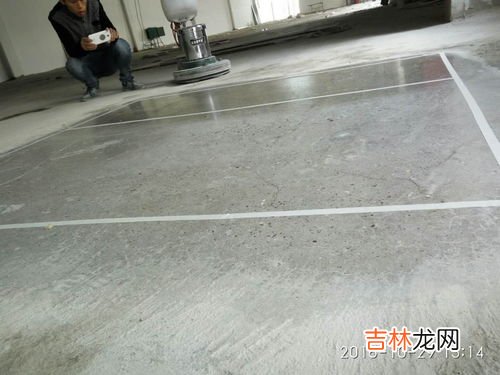 水泥地面潮湿怎么处理,一下雨屋里水泥地面就潮湿
