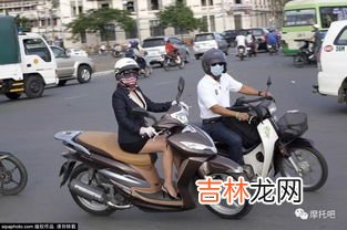 乘坐两轮摩托车的人应当怎么坐,摩托车必须靠右行驶吗?摩托车靠右行驶规定