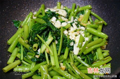 空心菜需要焯水后再炒吗,空心菜可以直接炒吗，需不需要焯水？