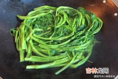 空心菜需要焯水后再炒吗,空心菜可以直接炒吗，需不需要焯水？