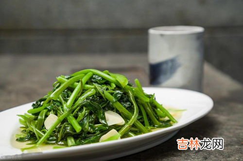 空心菜需要焯水后再炒吗,空心菜可以直接炒吗，需不需要焯水？