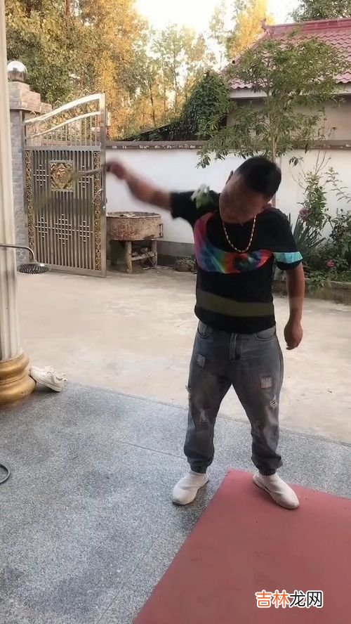 把自己家给砸了,没离婚把自己家砸了犯法吗