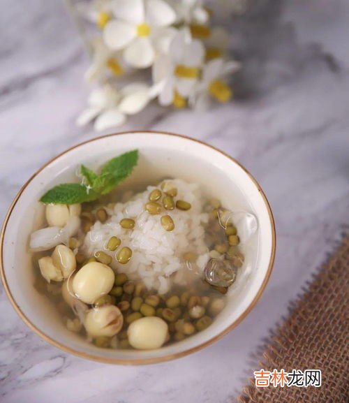 绿豆汤煮了可以放多久,绿豆汤隔夜放在冰箱里还能喝吗 绿豆汤室温下可以放多久