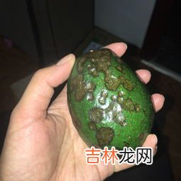 牛油果切开有黑斑还能吃吗,牛油果中间黑了能吃吗