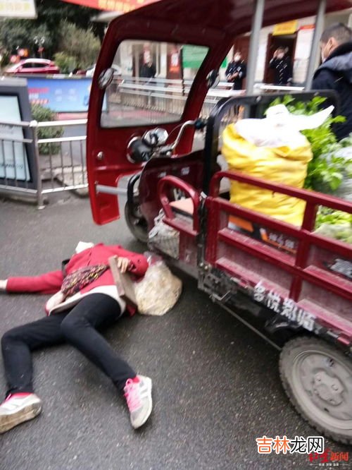 三轮车停在家里被城管收走,退伍残疾人的三轮车被城管收走怎么办