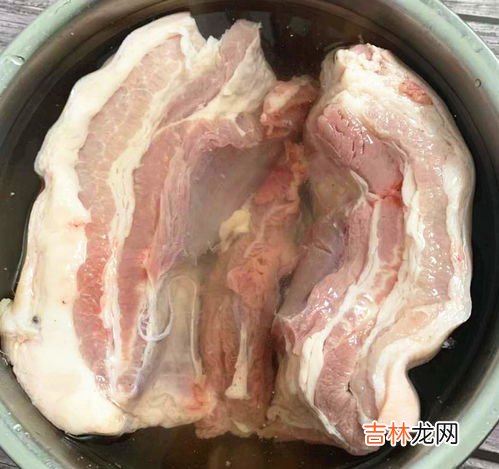 猪肉长期在凉水里泡会怎么样,猪肉一直泡水还会臭吗?