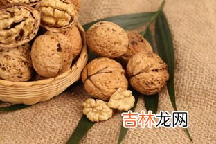 核桃分心木泡水喝的功效与作用,核桃中间的分心木，用来泡水喝，会带你给4个功效