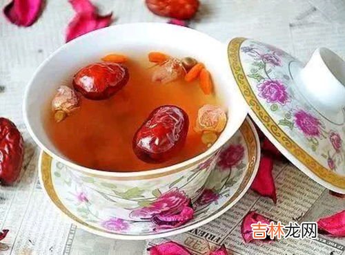 花旗参红枣枸杞泡水喝的功效,红枣枸杞桂圆花旗参泡水喝有什么功效