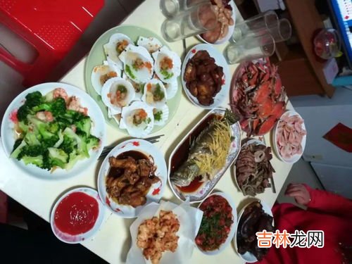 年夜饭由来的传说,春节吃年夜饭的由来