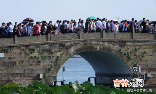西湖断桥为什么叫断桥,西湖断桥并不断,为何要称作断桥呢?