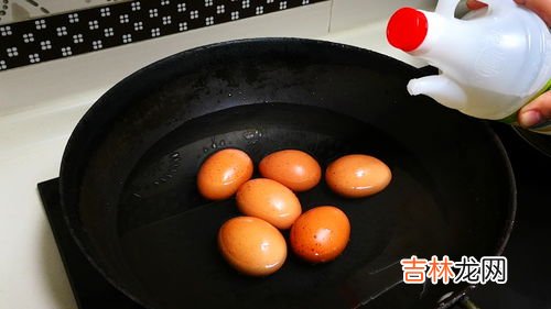 煮鸡蛋冷水下锅还是热水,煮鸡蛋用冷水还是热水好?