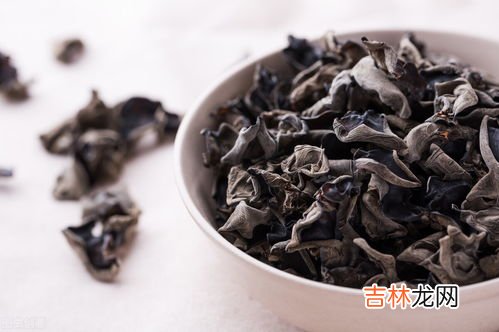 泡好的黑木隔夜怎么保存,泡好的黑木耳隔夜可吃吗 泡好的黑木耳隔夜如何清洗