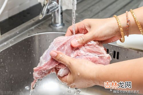 生肉怎么处理,买回家的肉到底要不要用水冲？正确的清洗方式是什么？