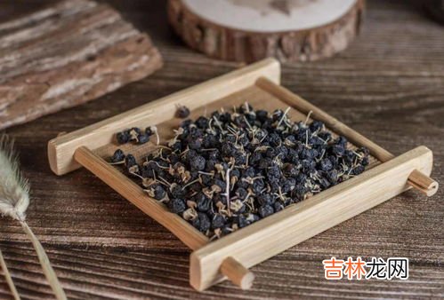 长期吃黑枸杞的危害,经常喝黑枸杞，身体会有哪些惊人变化？