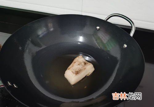 新铁锅使用前如何处理,铁锅第一次使用该怎么处理？