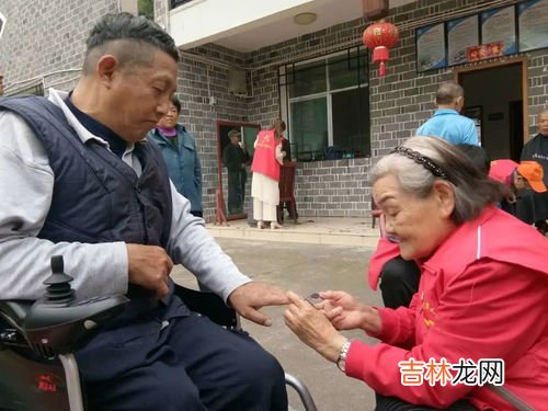低龄老人照顾高龄老人有哪些好处,照顾孤寡老人有什么意义？求解