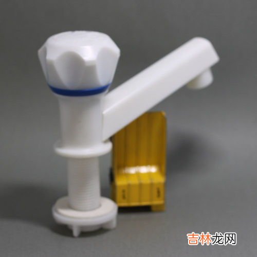 手表用水龙头冲洗可以吗,30米防水的手表，昨天用自来水龙头冲洗了一下，是否对手表有影响，怎样判断手表是否受潮，谢谢！