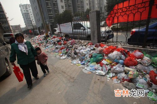 塑料厂发出的臭味有毒吗,本人在塑料厂上班,做普工开注塑机,每天都闻到一股臭臭的味道,请问那股臭味对人体有伤害吗