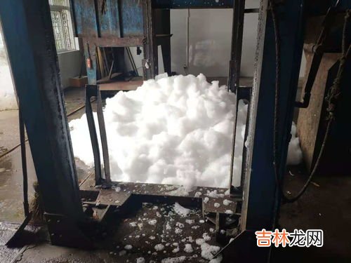 塑料厂发出的臭味有毒吗,本人在塑料厂上班,做普工开注塑机,每天都闻到一股臭臭的味道,请问那股臭味对人体有伤害吗