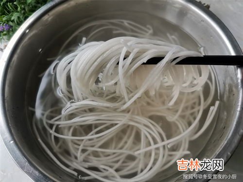 粉条用热水泡还是凉水,为什么粉条是用冷水泡开而不是用热水泡开？