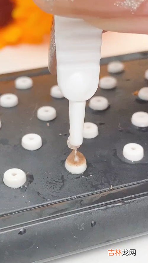 莲蓬头堵住了怎么清洗,淋浴花洒喷头堵了怎么办?喷头堵塞清洗小妙招