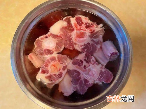 牛尾用冷水泡一夜行吗,牛尾怎么做