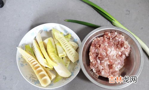 生肉可以用保鲜膜包着冷冻吗,冰箱里的生肉应该怎样摆放?