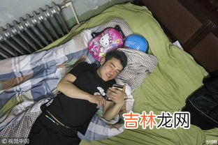 90后小伙为什么会一身的老年病,90后男子长期宅家久坐后肺梗,肺梗塞的症状有哪些?目前情况如何?