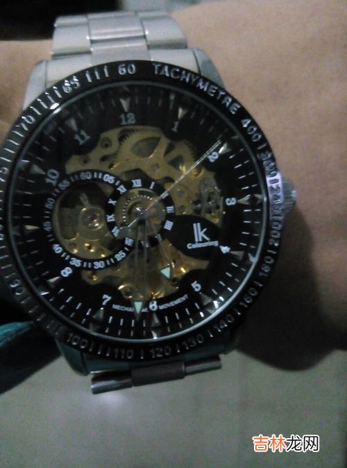 机械表放一晚上就不走了正常吗,为什么机械表不戴一晚上会停?