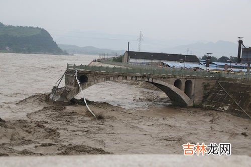 大桥桥面坍塌原因有哪些,海南一高速大桥突发塌陷，导致塌陷的原因是什么？