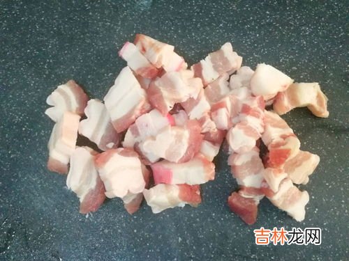 泡肉的血水可以浇花吗,用杀猪水浇花可以吗?也就是含有血液的水浇花