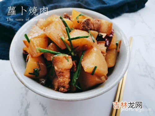 萝卜块烧肉窍门,萝卜烧肉怎样做，水嫩水嫩的，实惠又美味呢？